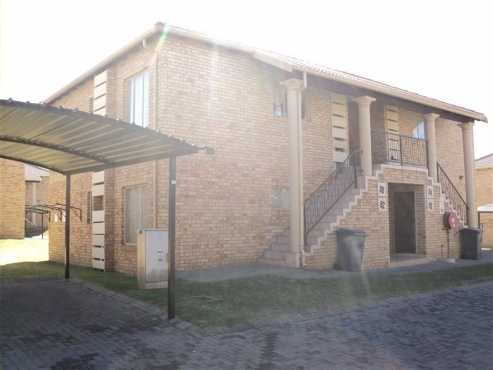 PRE-AUCTION 2 BEDROOM UNIT AT A REAL BARGAIN IN KEMPTON PARK