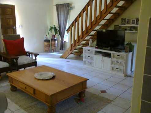 Pretoria East (Meyesrpark) - spacious duplex