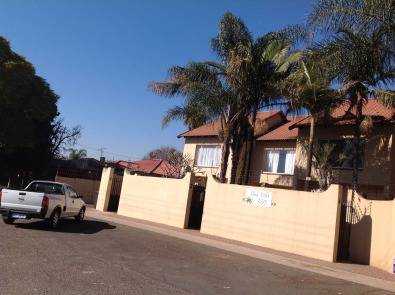 Pretoria Gardens 3 bed with private garden in safe