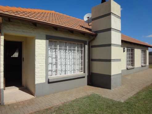 PRICE REDUCED  3 BED TOWNHOUSE IN CHANTELLE  -    FREEHOLD