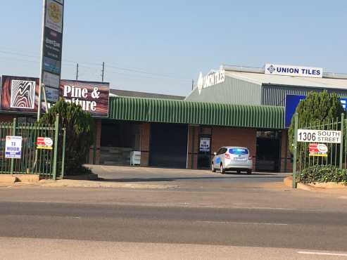 PRIME RETAIL SPACE  SHOWROOM TO LET IN THE HEART OF CENTURION WITH MAIN ROAD VISSIBILITY