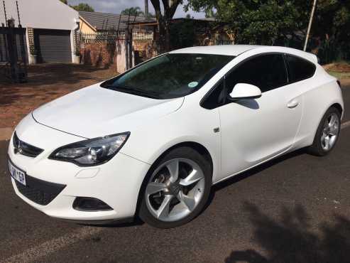 Pristine condition 2014 Opel Astra 1.6T GTC