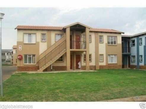 Protea Glen 2bedrooms, bathroom, kitchen, lounge townhouse R3740