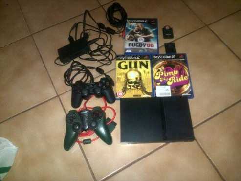 Ps2 met 2remotes 3 games