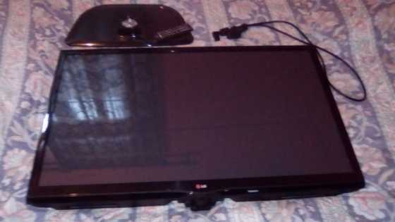 PS3 500 gb including 8 games and hdmi cable and 2 controllers