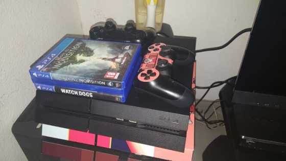 Ps4 1TB 3GAMES 2 CONTROLLERS