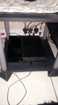 Ps4 console with 2 remotes and 5 games