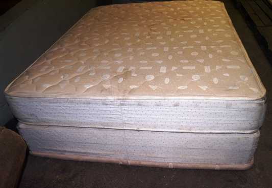 Queen Size Bed S018519A