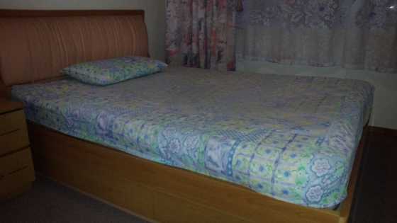 Queen size bed with 3 drawer and mattress