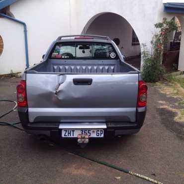 Quickly buying accident damaged bakkies.