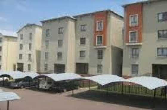 R 6200 Top floor 2 bedroom, 2 bathroom, ninth on lever complex, next to shopping complex amp bus stop