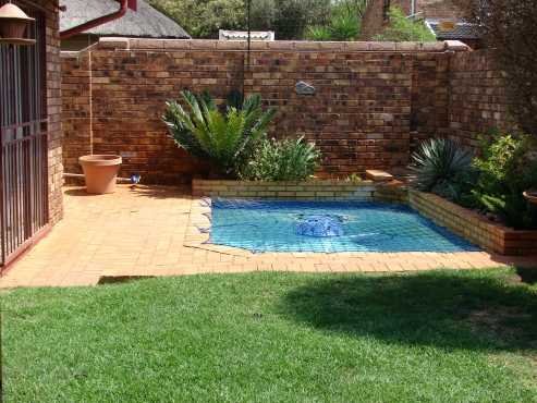 R9400m - 3 broom 2 bath cluster in secure Terenure Estate with private pool and Jetmaster