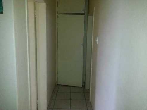 RANDBURG - 2bedroomed flat to let for R5500 excl all charges