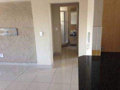 RANDBURG Open plan bachelor amp 1bedroomed flat