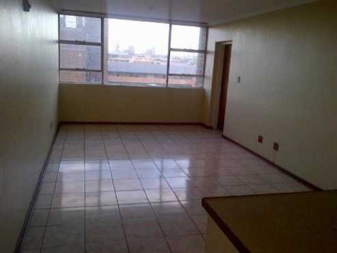 Randburg open plan bachelor flat to let for R3800 close to multichoice