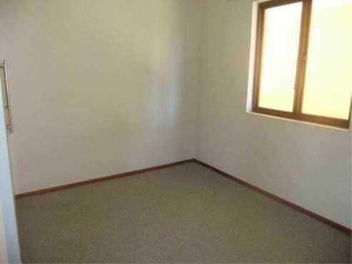 Randburg Open plan bachelor flat to let for R4000 excl