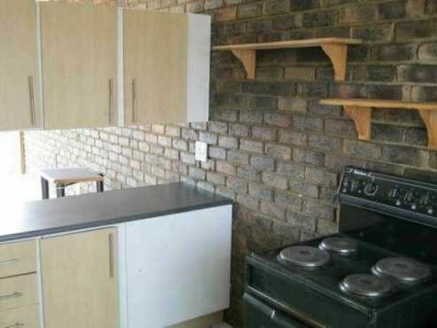 RANDBURG Open plan garden cottage to let for R2800 excl wampl