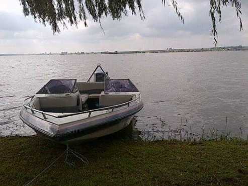 Raven speadboat Yamaha 200hp V6 light on feul