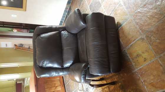 Reclinable leather TV chair