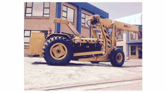 REFURBISHED 9 TON LIFTING CAPACITY PICK AND CARRY CRANE Ideal for yard crane