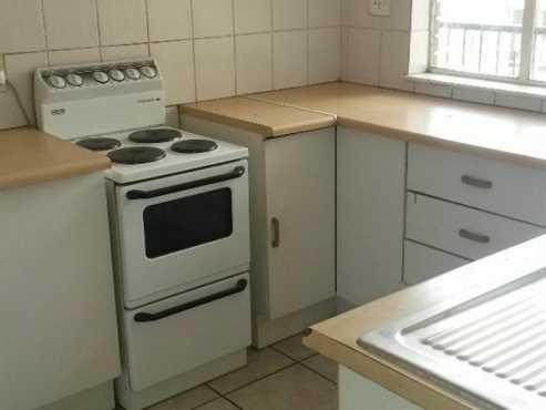 Rembrandt Park near Greenstone shopping Centre 2bedroomed flat to let for R4500 Call 011 057-3631 or