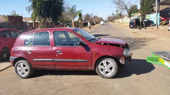 RENAULT CLIO 1 STRIPPING FOR SPARES CALL