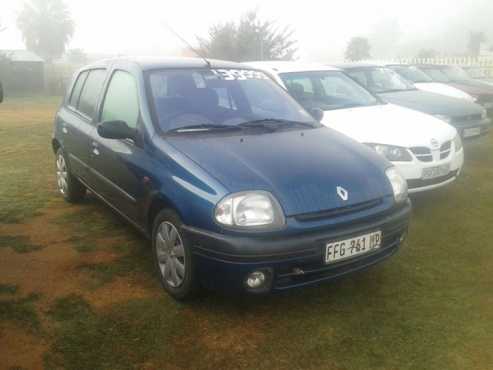 Renault clio 2001 model