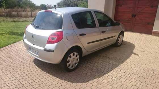 Renault clio 3 1.4 Expression 2007 model