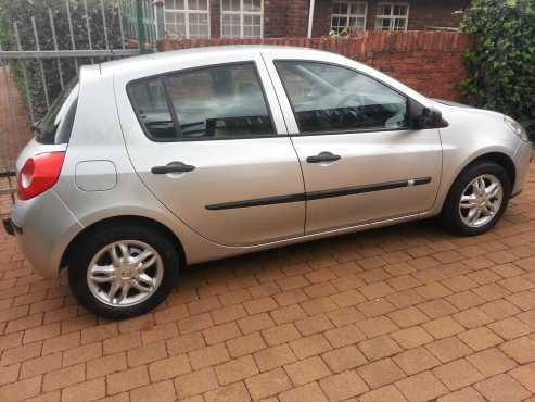 Renault Clio 3 1.6 Expression 5 door for R65 000.00 onco