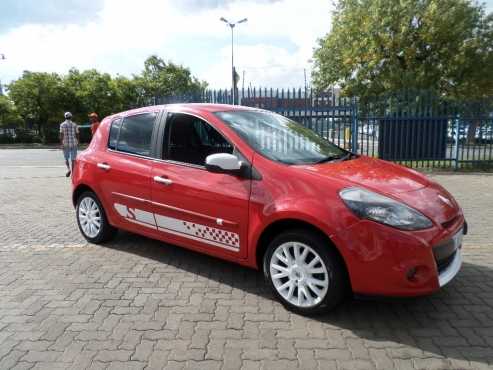 RENAULT CLIO 3 S 2011 LOW KILOS BARGAIN MUST SEE