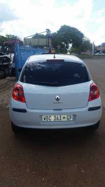 RENAULT CLIO 3 SPARES AVAILABLE