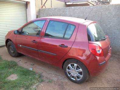 Renault clio 3 stripping for spares - Complete car