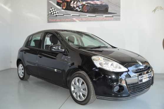 Renault Clio III 1.6 Yahoo Perfect student car with FSH