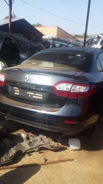 RENAULT FLUANCE STRIPPING FOR SPARES CALL