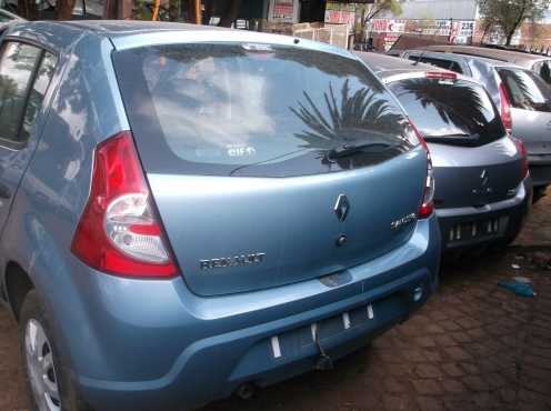 Renault Sandero 1.6 stripped for spares