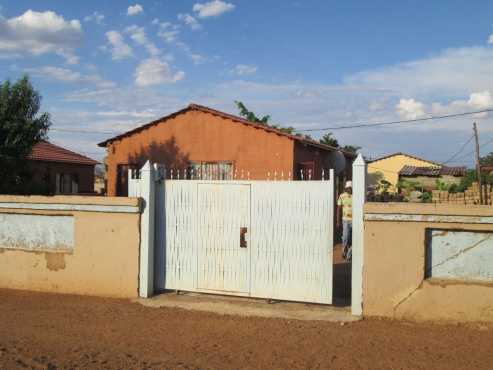 RENOVATED RDP URGENTLY ON SALE AT SLOVO MABOPANE