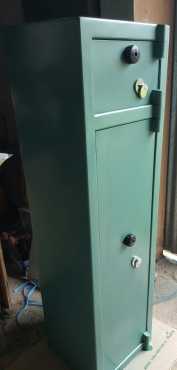 Rifle and gun safe