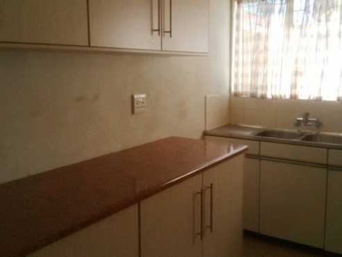 Roodepoort 1bed bath kitchen lounge parking R2950