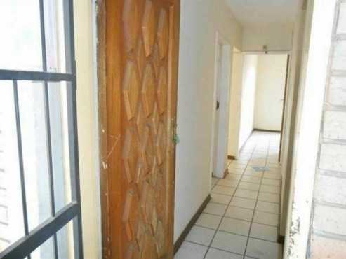 Roodepoort Central 2beds, bathroom, kitchen, lounge, Rental R3400