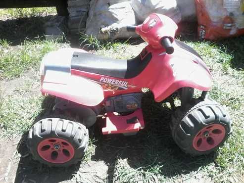 Rooi kinder trap quad bike