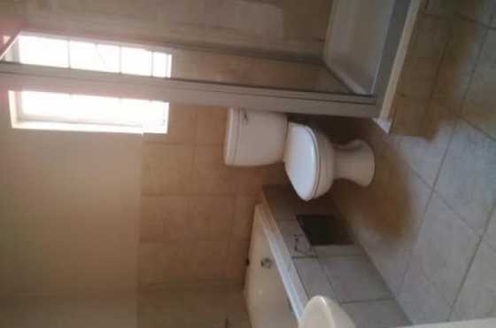 Room available in a 2 bedroom flat