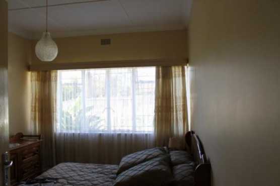 room for share at kempton park, behind police station for R999