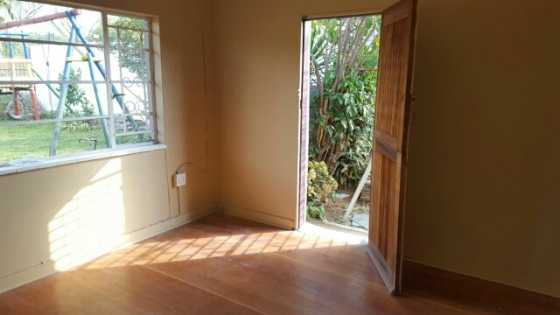 Room to let in house in Silverton