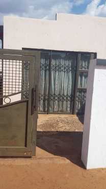 room to rent in protea glen ext 26