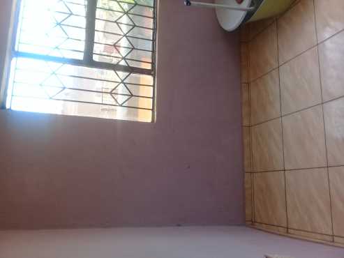 Rooms to rent at R900 in Soshanguve ext 3 next to Rosslyn