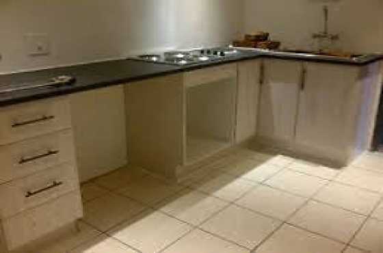 Rosebank 2bed cottage 5500.00 excluding lwater private entrance and private garden .pets are welcom