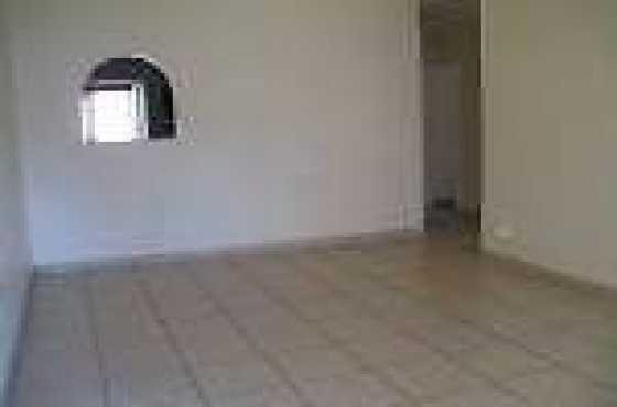 ROSETTENVILLE 2bedrooms, bathroom, kitchen, lounge, parking, semi de-tached house for R3250