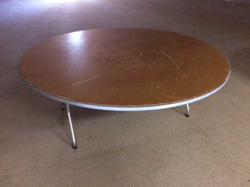 ROUND BANQUET TABLES