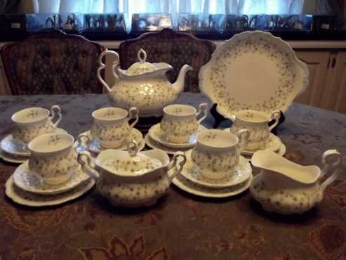 Royal Albert Dinner services and tea sets wanted .Will Pay CASH