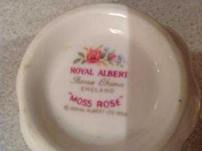 ROYAL ALBERT MOSS ROSE ANTIQUE COLLECTABLE